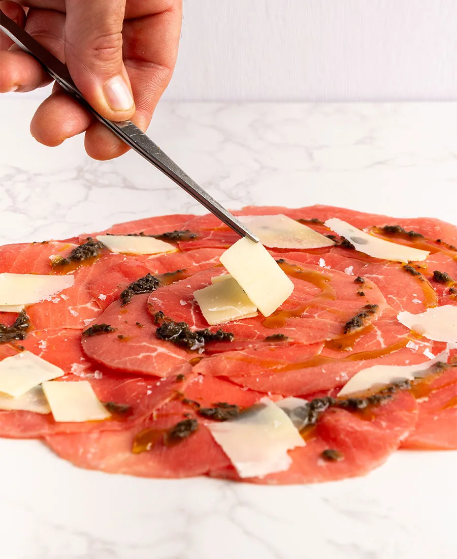 Sugerencia de presentación del Carpaccio de vacuno Level Cook